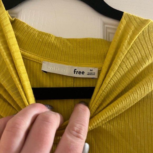 Aritzia T-Shirt - Picture 2 of 2